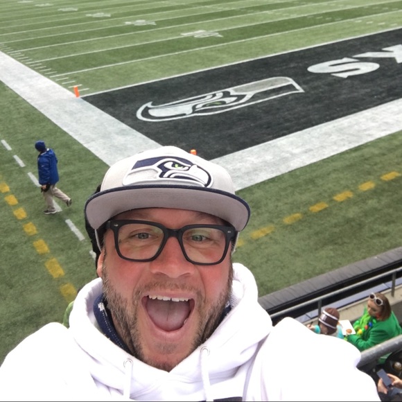 Profile Picture of Tony Boyle (@tonyy1313) on Poshmark