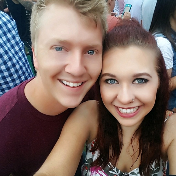 Profile Picture of Carly Briggs (@cnduzzo1) on Poshmark