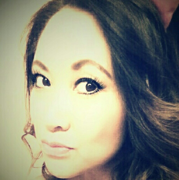 Profile Picture of Christie Carlos (@christyle75) on Poshmark