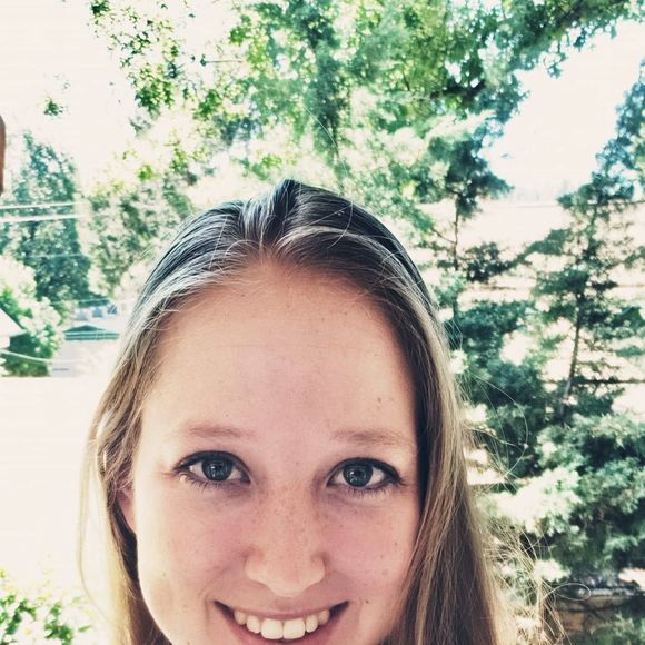Profile Picture of Sarah Pryor (@llamapaca) on Poshmark