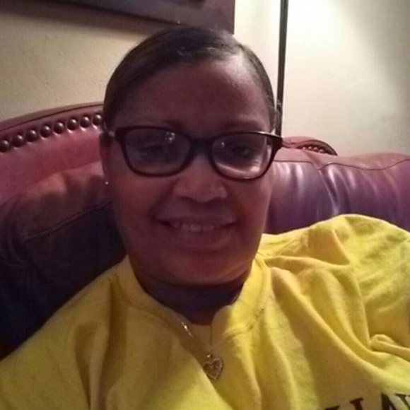 Profile Picture of Debbie Mattox (@debbiemattox) on Poshmark