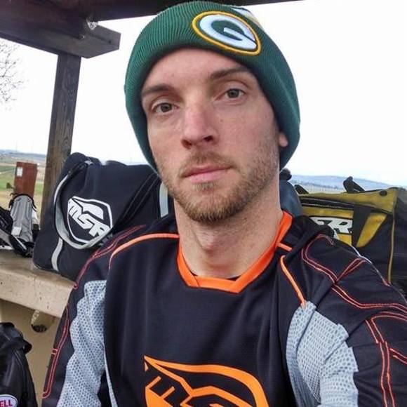 Profile Picture of Robert Ha (@robilli195x) on Poshmark