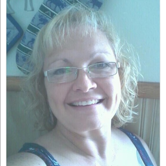 Profile Picture of Lisa Revis (@lrevis2011) on Poshmark