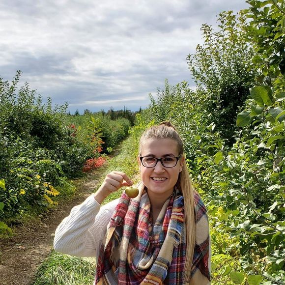 Profile Picture of Annie Topoleski (@annietopoleski) on Poshmark