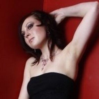 Profile Picture of Sarah Batts (@red_hot_rose) on Twitter