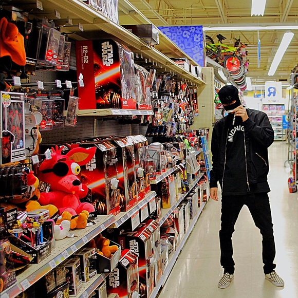 Profile Picture of Joe Almond (@joealmond13) on Poshmark