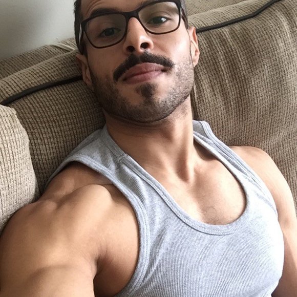 Profile Picture of Mohammed Faris (@xbxb_2000) on Poshmark