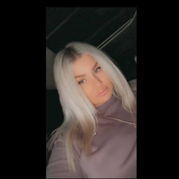 Profile Picture of Michelle Blarek (@michelle_blarek) on Poshmark