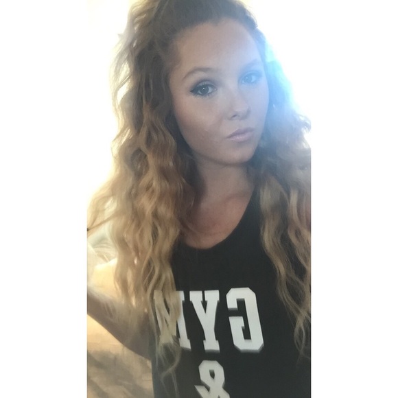 Profile Picture of Hannah Schultz (@hannahschultz01) on Poshmark