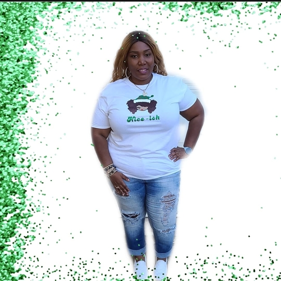 Profile Picture of Davinia Reed (@mrsreed612002) on Poshmark
