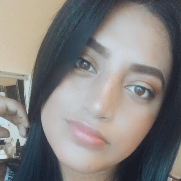 Daniela Brito - Poshmark Profile Picture of Daniela Brito (@daniela_brito) on Poshmark