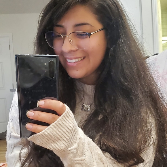 Profile Picture of Cande Ramirez (@canderamirez638) on Poshmark