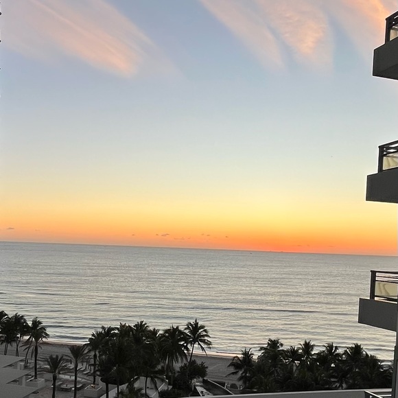 Profile Picture of F Barry (@feliciambarry) on Poshmark