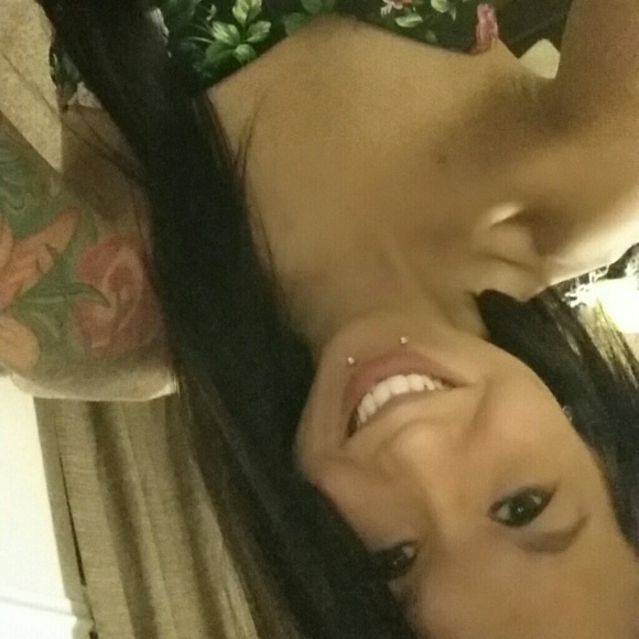 Profile Picture of Kerri Everlith (@kiki31590) on Poshmark