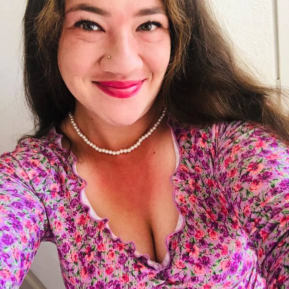 Profile Picture of Ariel Kotkin (@julask94) on Poshmark