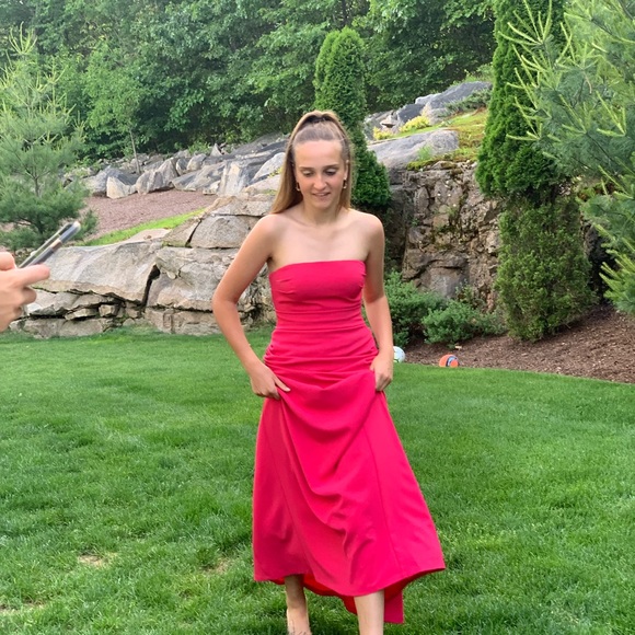 Profile Picture of Julia Thayer (@juliathayer) on Poshmark