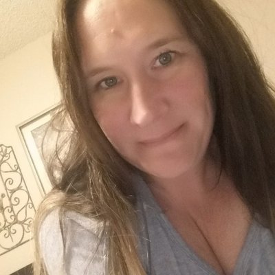 Profile Picture of Allison Murphy (@AleahaIvy) on Twitter