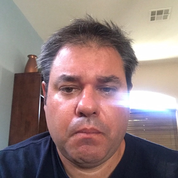 Profile Picture of Robert Cohen (@robcvegas) on Poshmark