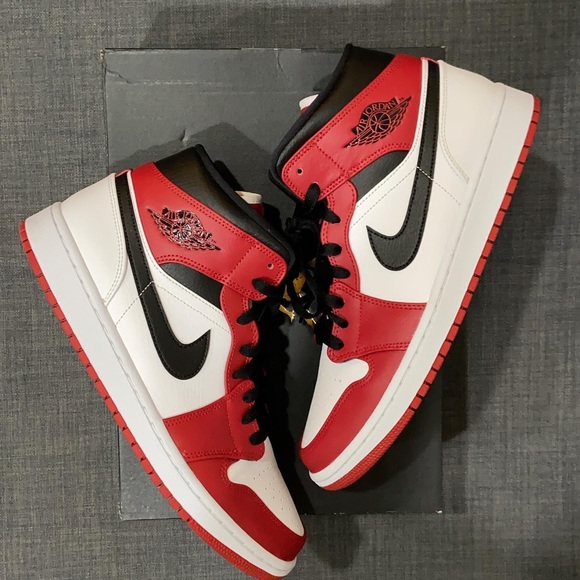 Mark Amoguis - Poshmark Profile Picture of Mark Amoguis (@markamoguis) on Poshmark