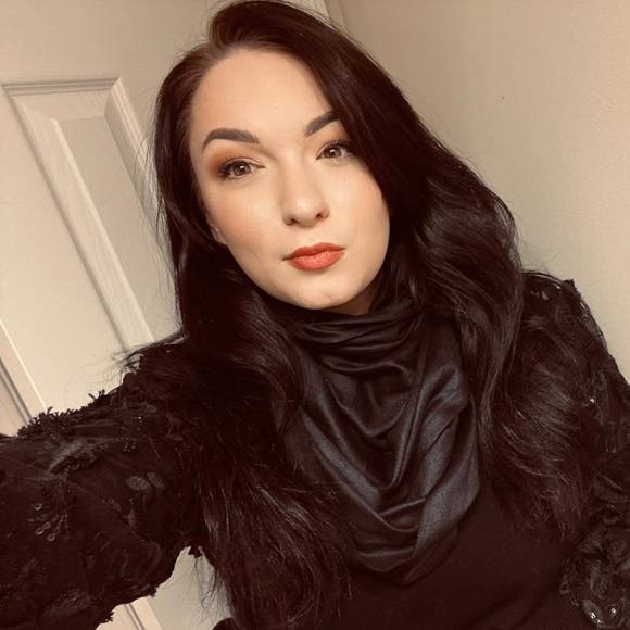 Profile Picture of Miranda Benefield (@ravyn96) on Poshmark