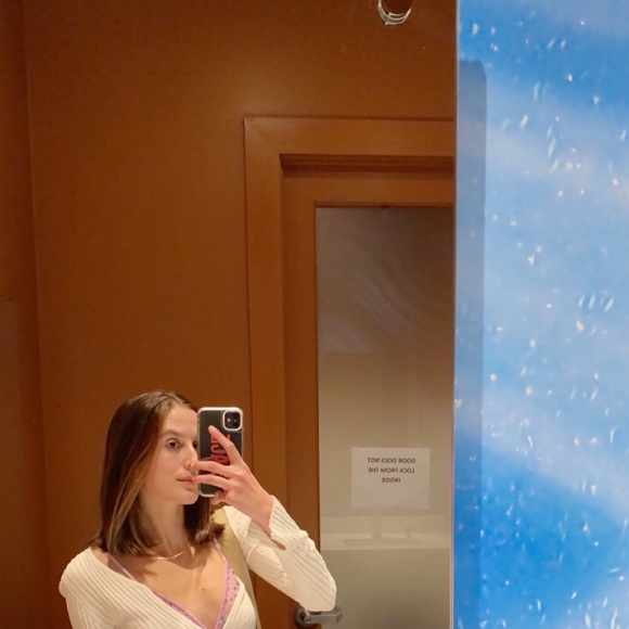 Profile Picture of Grace Ambrosio (@graceann718) on Poshmark