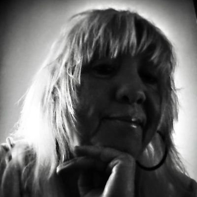 Profile Picture of Lisa Seneca (@seneca_lisa) on Twitter