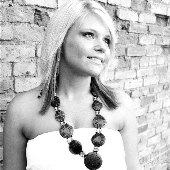 Profile Picture of Cassandra Alderman (@cassandraald564) on Poshmark