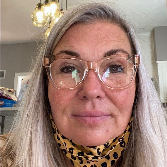 Profile Picture of Emily Eskew (@emrose63) on Poshmark