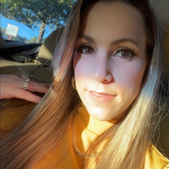 Profile Picture of Kenia Rojas (@keniarojas238) on Poshmark