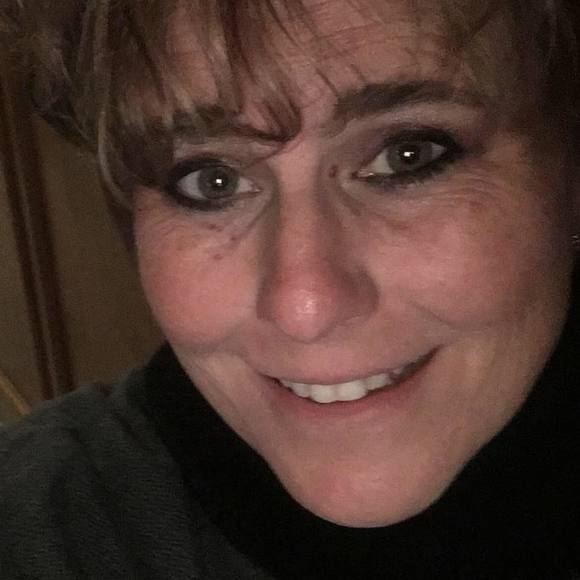 Profile Picture of Lana Afseth (@l1a2n3a4) on Poshmark