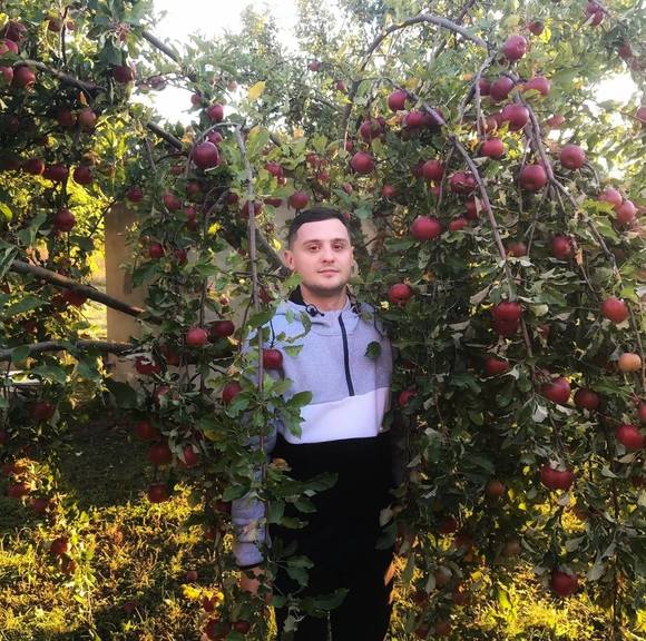 Profile Picture of Yuriy Grebenchenko (@yurabom) on Poshmark
