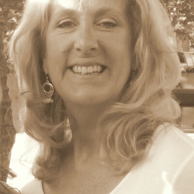 Profile Picture of Julie Peters (@juliepeters1) on Twitter