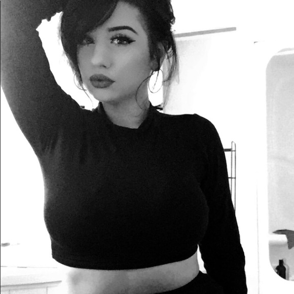 Profile Picture of Ricki Gageby (@rickigageby) on Poshmark