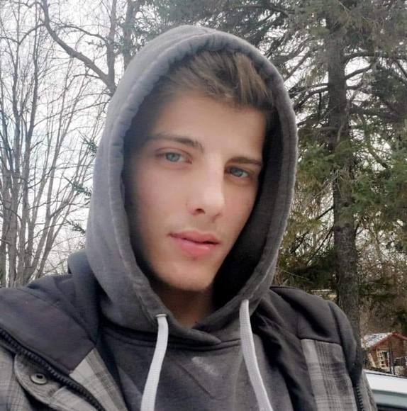Profile Picture of Andrew Feeny (@andrewfeeny) on Poshmark
