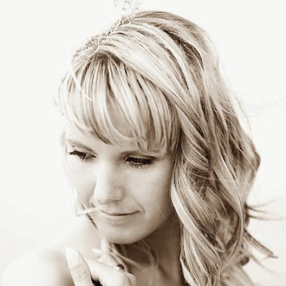 Profile Picture of Airisa Seflere (@airisaseflere) on Poshmark