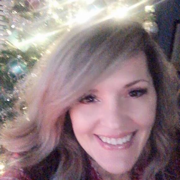 Profile Picture of Tina Iannarilli (@bikinibottom_13) on Poshmark