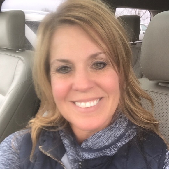 Profile Picture of Jocelyn Wilgenbusch (@josywilgy) on Poshmark