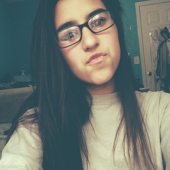 Profile Picture of Julianna Ramon (@juliannaramon) on Poshmark