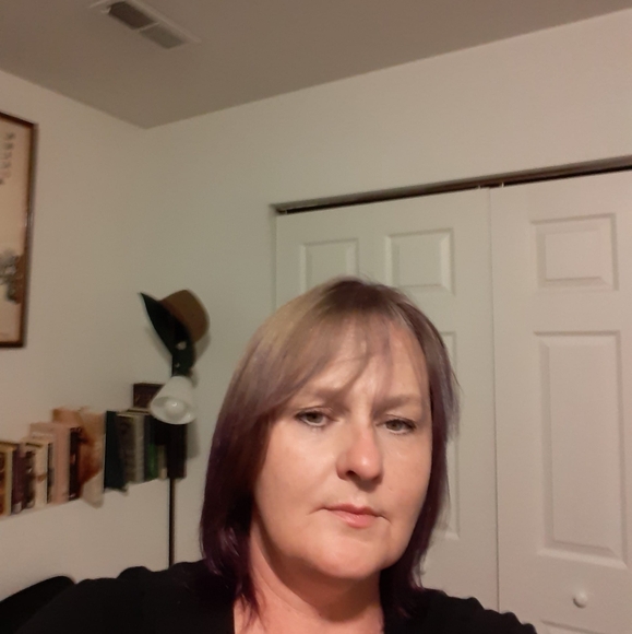 Profile Picture of Dawn Carter (@dawncarter640) on Poshmark