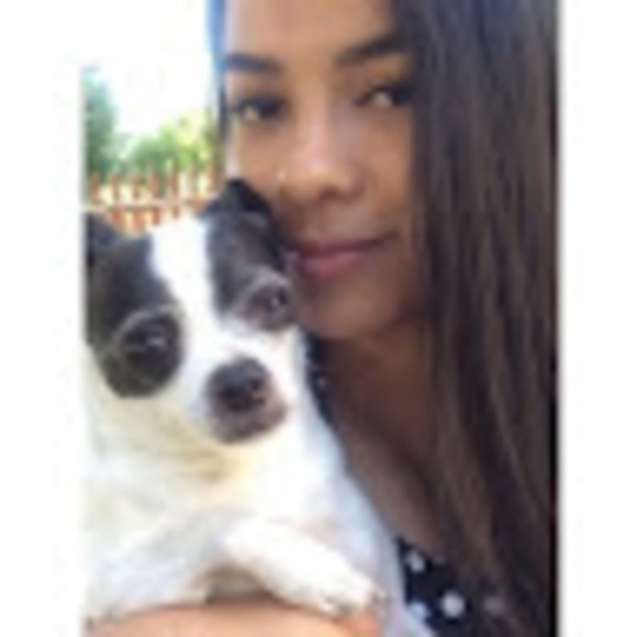 Laura Castrejon - Poshmark Profile Picture of Laura Castrejon (@lcastrej) on Poshmark