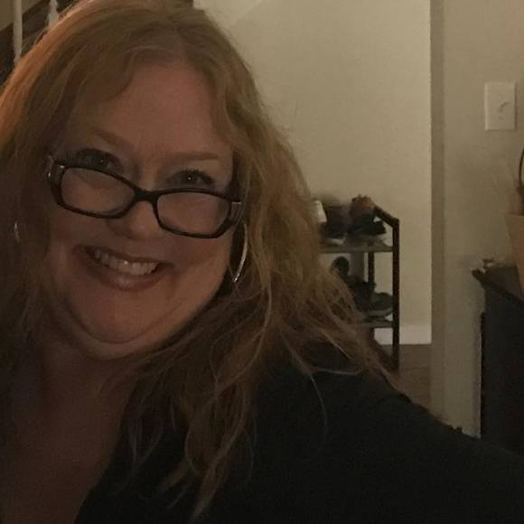Profile Picture of Traci Reid (@tkreid2002) on Poshmark