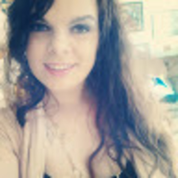 Profile Picture of Shawna Shepherd (@shawnas419) on Poshmark