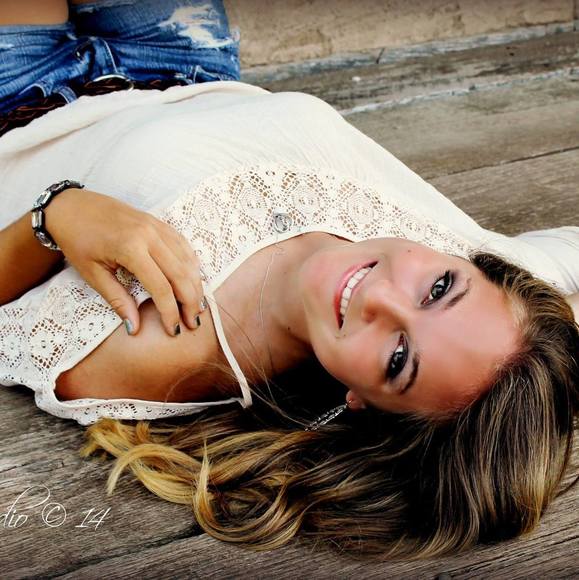 Profile Picture of Sarah Gould (@sarah2323) on Poshmark