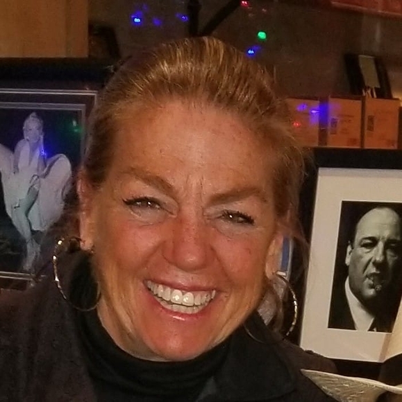 Profile Picture of Michele Post (@mpostproperties) on Poshmark