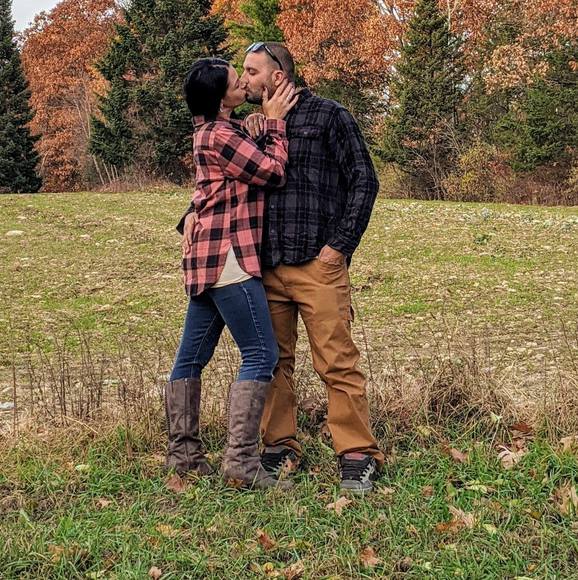 Profile Picture of Tracy Niquette (@tracyniquette) on Poshmark