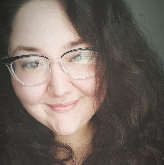 Profile Picture of Emily Nofsinger (@emilynofsinger) on Poshmark