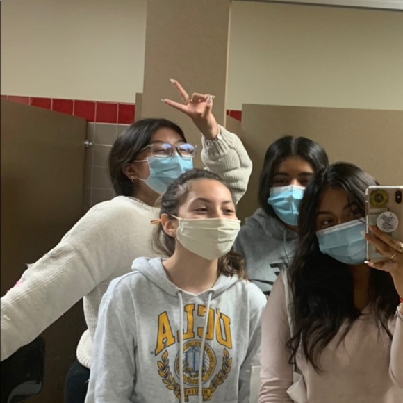 Profile Picture of Karime Ramirez (@karimeramire378) on Poshmark