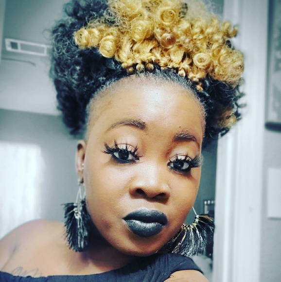 Profile Picture of Faranda Marshall (@faranda01) on Poshmark