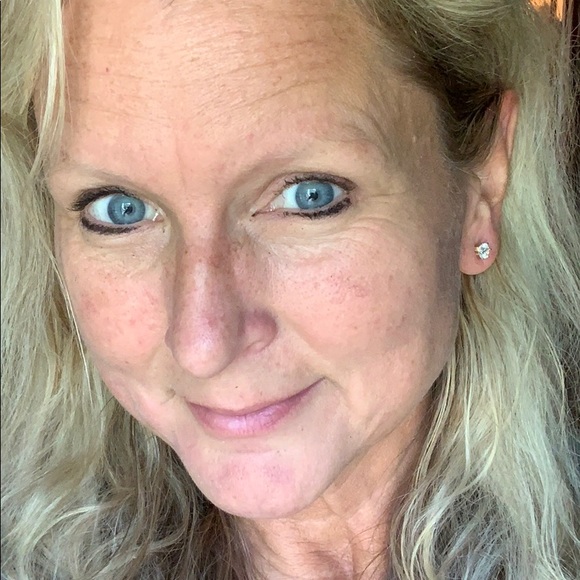 Profile Picture of Jo lynn Burrell (@713jlburrell) on Poshmark