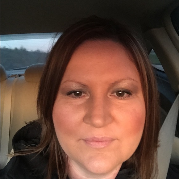 Profile Picture of Cynthia Breeding (@cynthiardh) on Poshmark